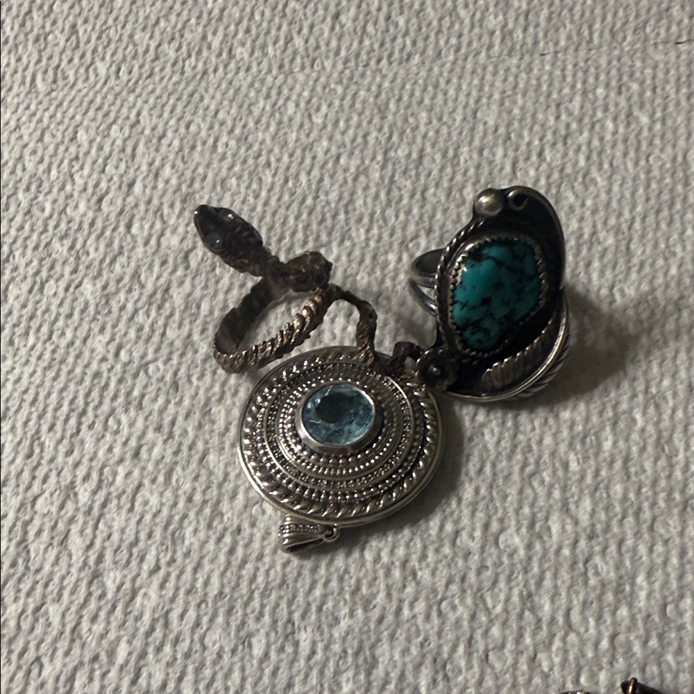 Elegant blue and Silver Jewelry Set 2 rings and one pendant.